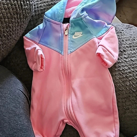 Baby Girls Hooded Coverall Nike Therma 06E351 A8F Pink - Picture 1 of 1